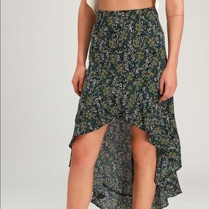 Lulu’s FLORAL RUFFLED HIGH-LOW MIDI SKIRT ✨